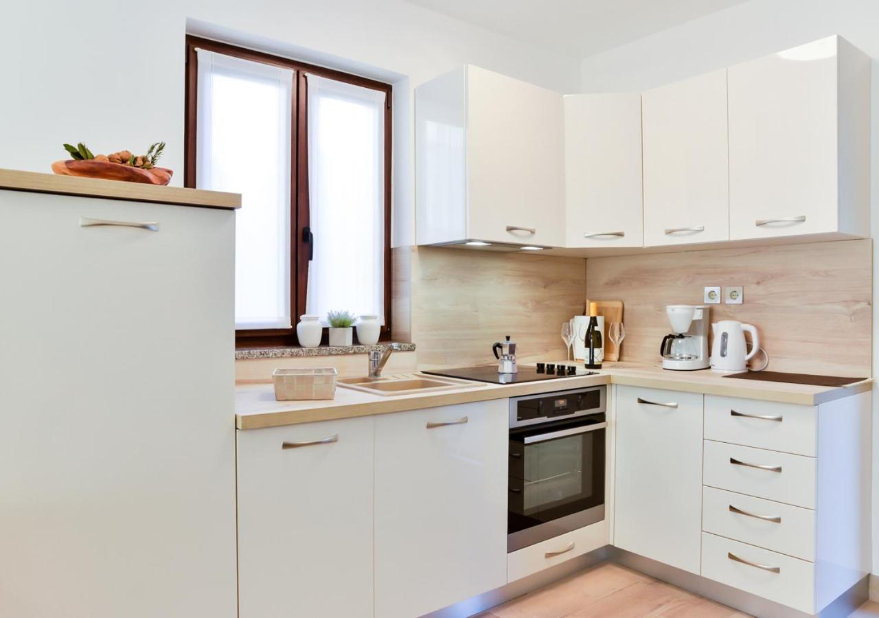 Apartments Villa Rosi อูมัค ภายนอก รูปภาพ