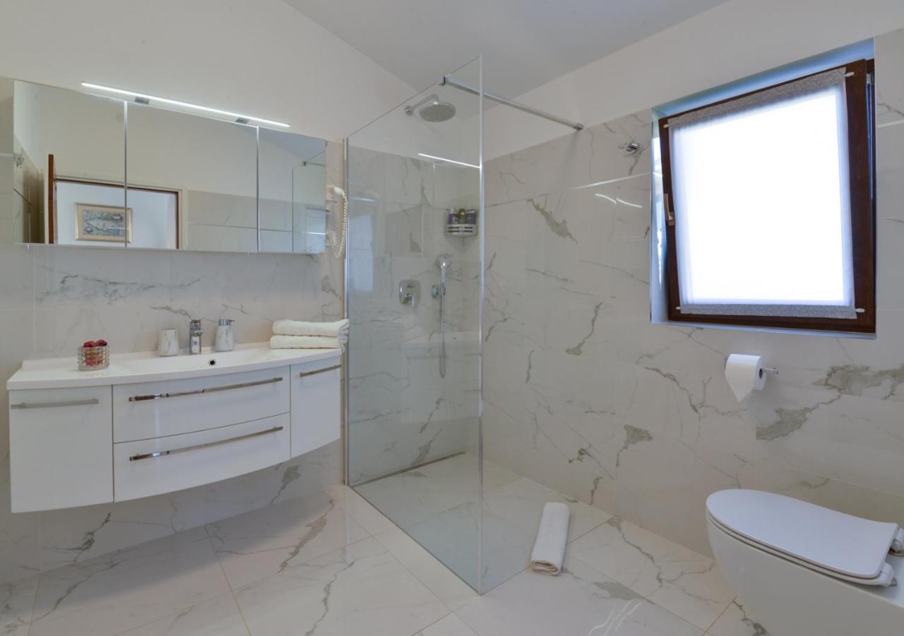 Apartments Villa Rosi อูมัค ภายนอก รูปภาพ