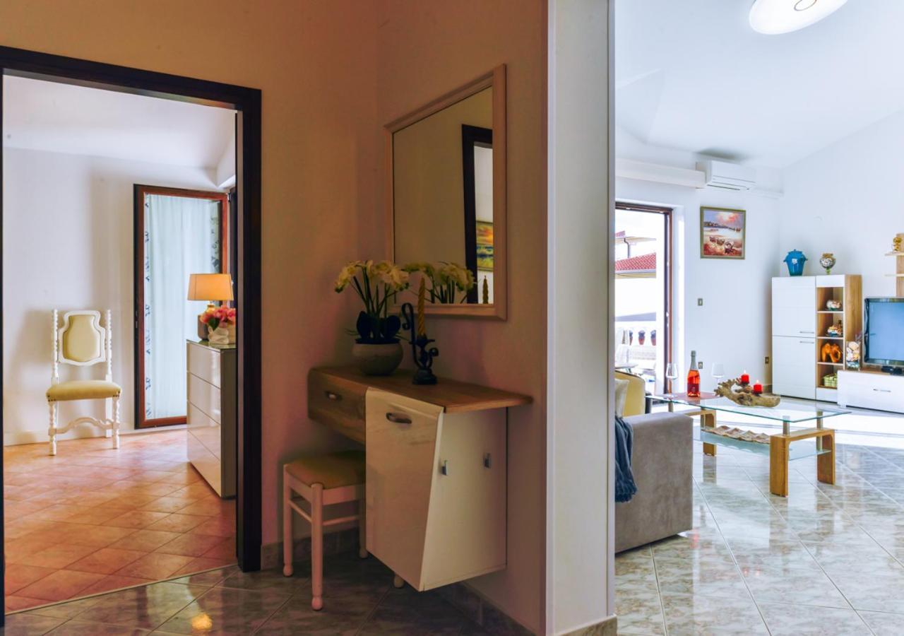 Apartments Villa Rosi อูมัค ภายนอก รูปภาพ