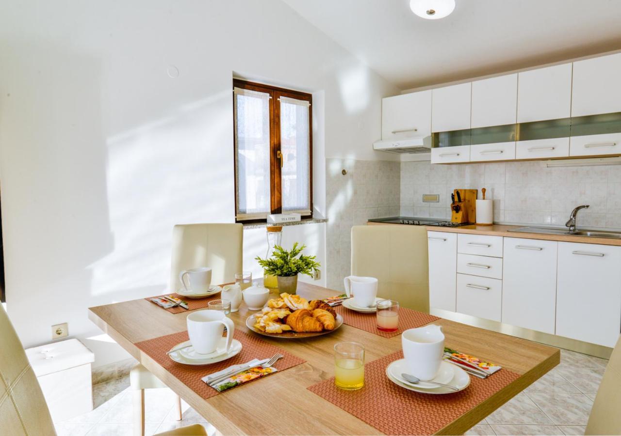 Apartments Villa Rosi อูมัค ภายนอก รูปภาพ