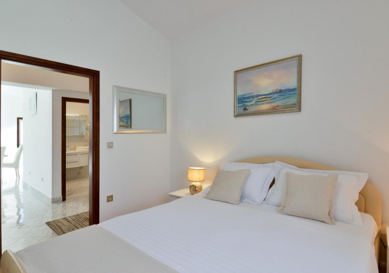 Apartments Villa Rosi อูมัค ภายนอก รูปภาพ