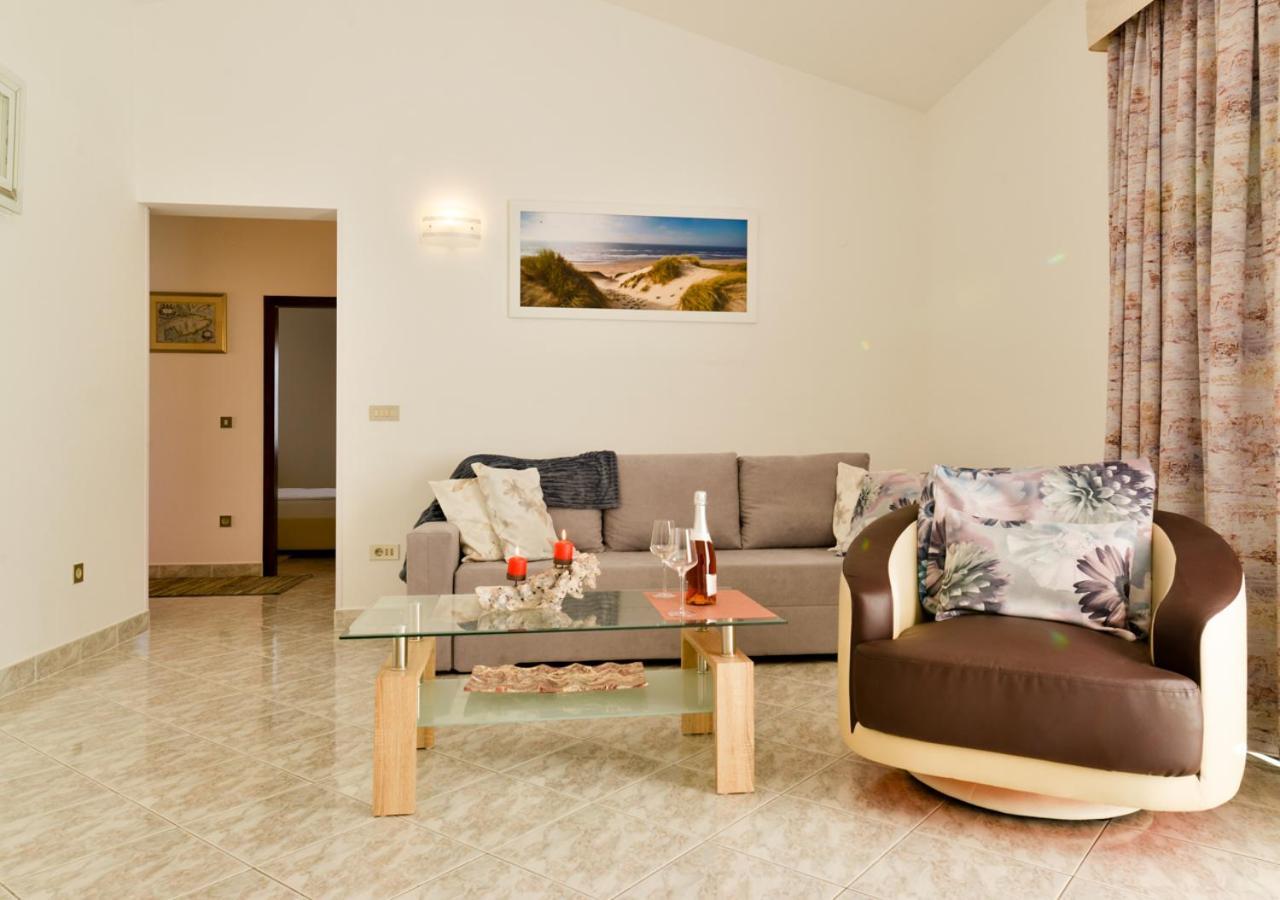 Apartments Villa Rosi อูมัค ภายนอก รูปภาพ
