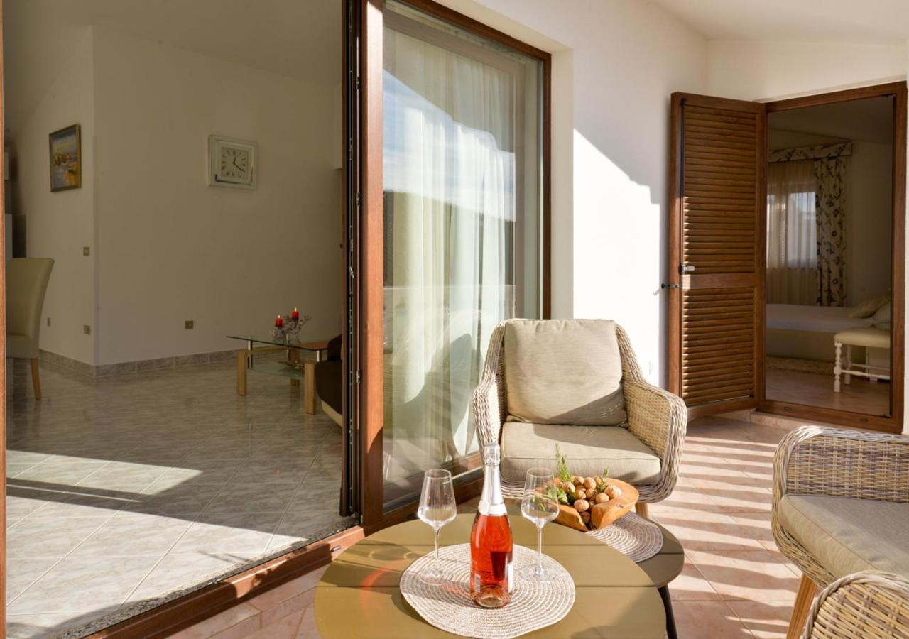 Apartments Villa Rosi อูมัค ภายนอก รูปภาพ